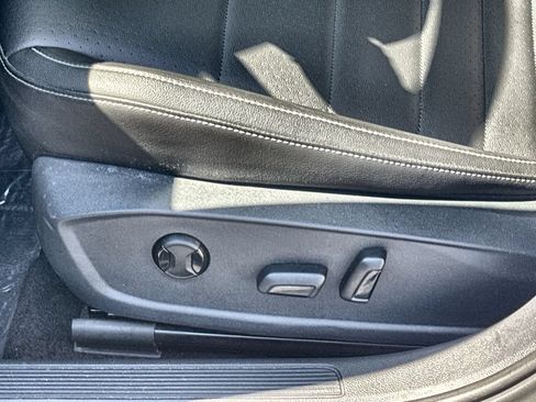 Used 2023 Volkswagen Jetta SE w/ Panoramic Sunroof Package FWD image 11