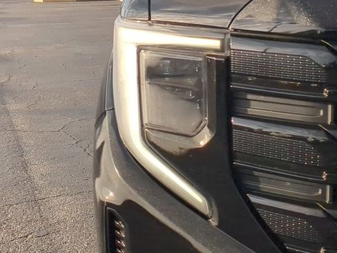 Used 2022 GMC Sierra 1500 Elevation w/ Preferred Package image 10