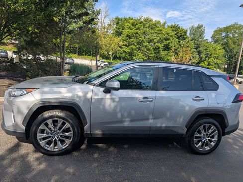 Used 2019 Toyota RAV4 XLE Premium AWD/4WD image 3