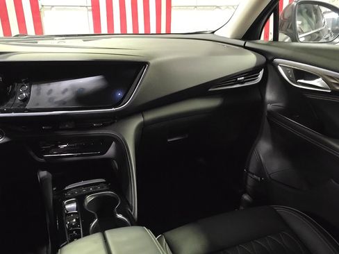 Used 2021 Buick Envision Avenir w/ Technology Package II image 16