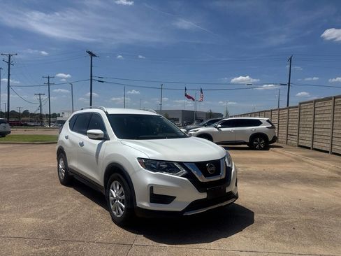 Used 2020 Nissan Rogue SV FWD image 1