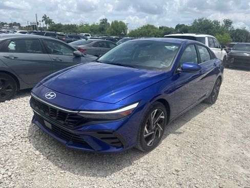 Used 2025 Hyundai Elantra SEL FWD image 1