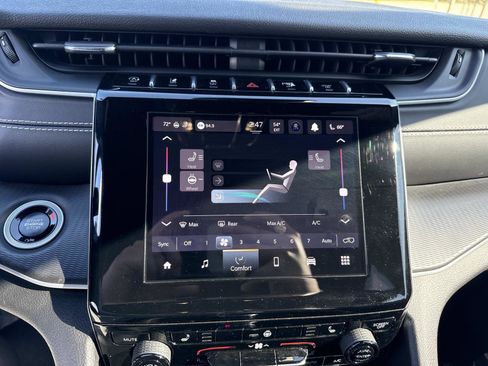 Used 2024 Jeep Grand Cherokee Altitude image 23