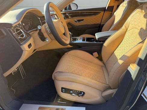 Used 2025 Bentley Flying Spur Plug-In Hybrid AWD/4WD image 25