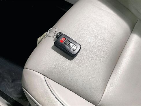 Used 2014 Toyota Highlander XLE image 15