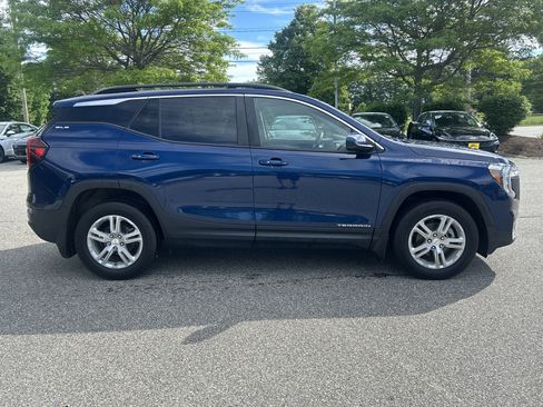 Used 2022 GMC Terrain SLE w/ Driver Convenience Package AWD/4WD image 4