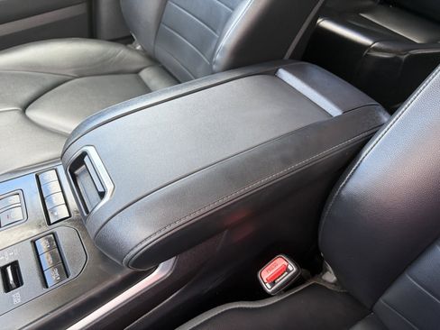 Used 2022 Toyota Highlander XLE AWD/4WD image 26