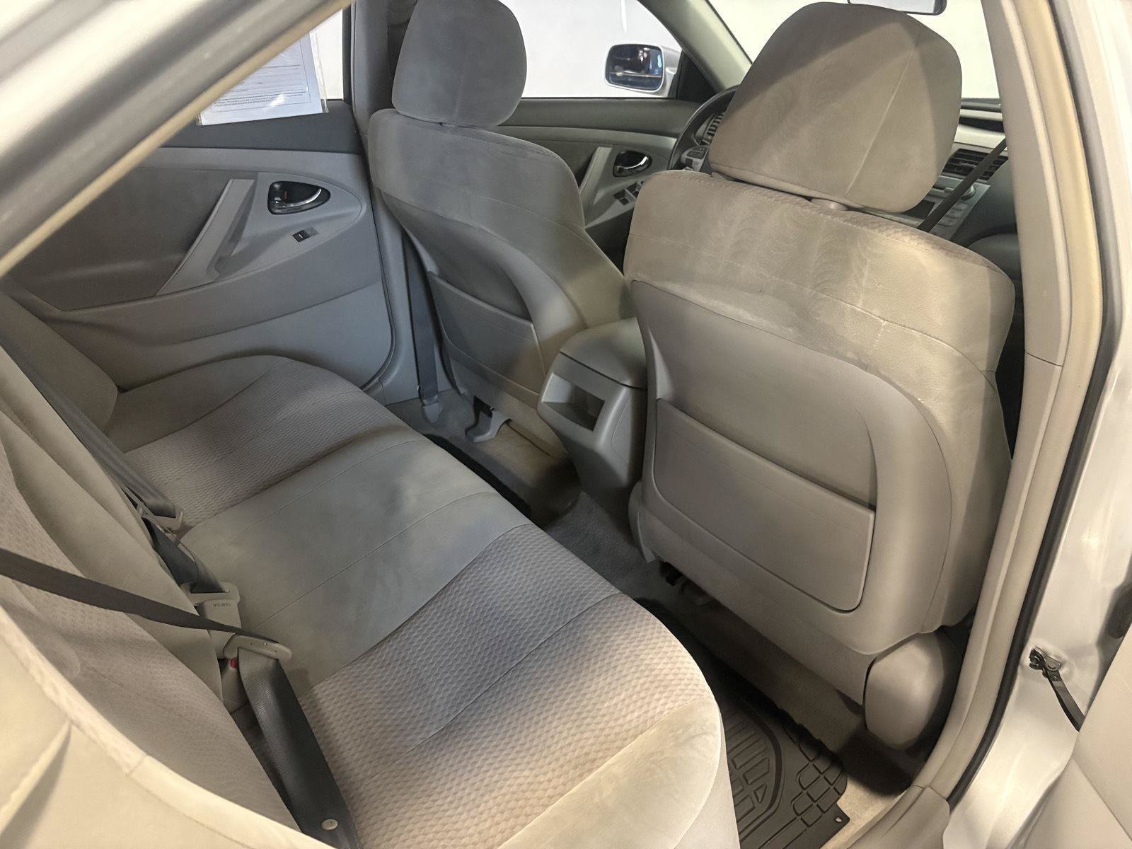 Used 2011 Toyota Camry LE FWD image 42