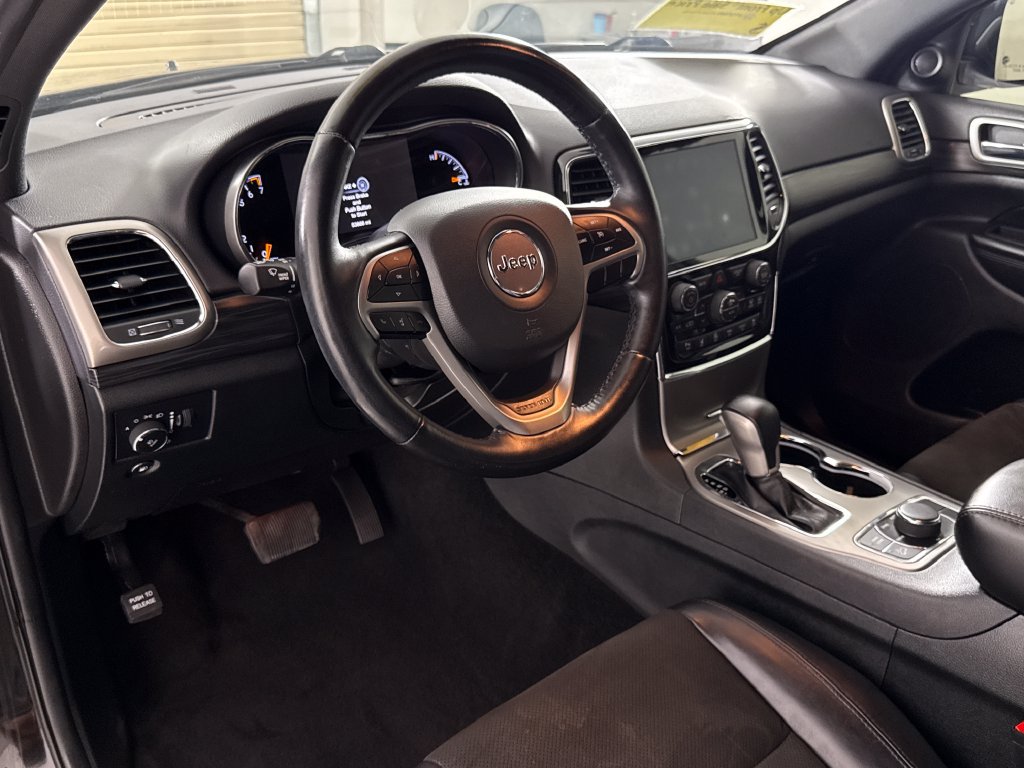 Used 2022 Jeep Grand Cherokee Laredo X AWD/4WD image 14