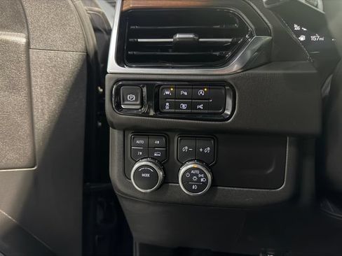 Used 2025 GMC Yukon Denali AWD/4WD image 26