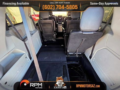 Used 2015 Chrysler Town & Country Touring image 23