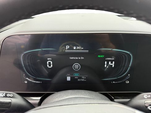 Used 2023 Kia Niro EX FWD image 11