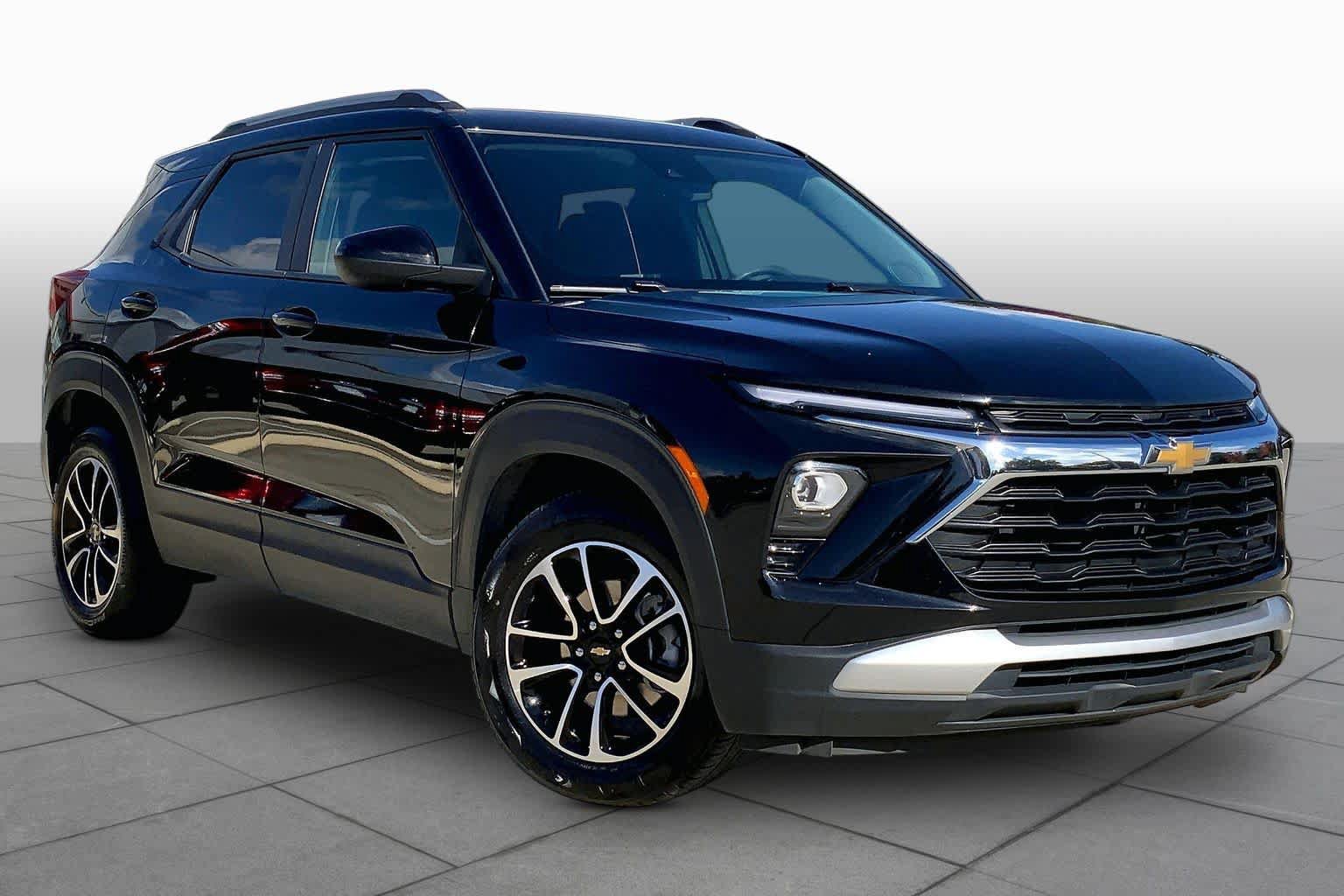 Used 2025 Chevrolet TrailBlazer LT FWD image 3
