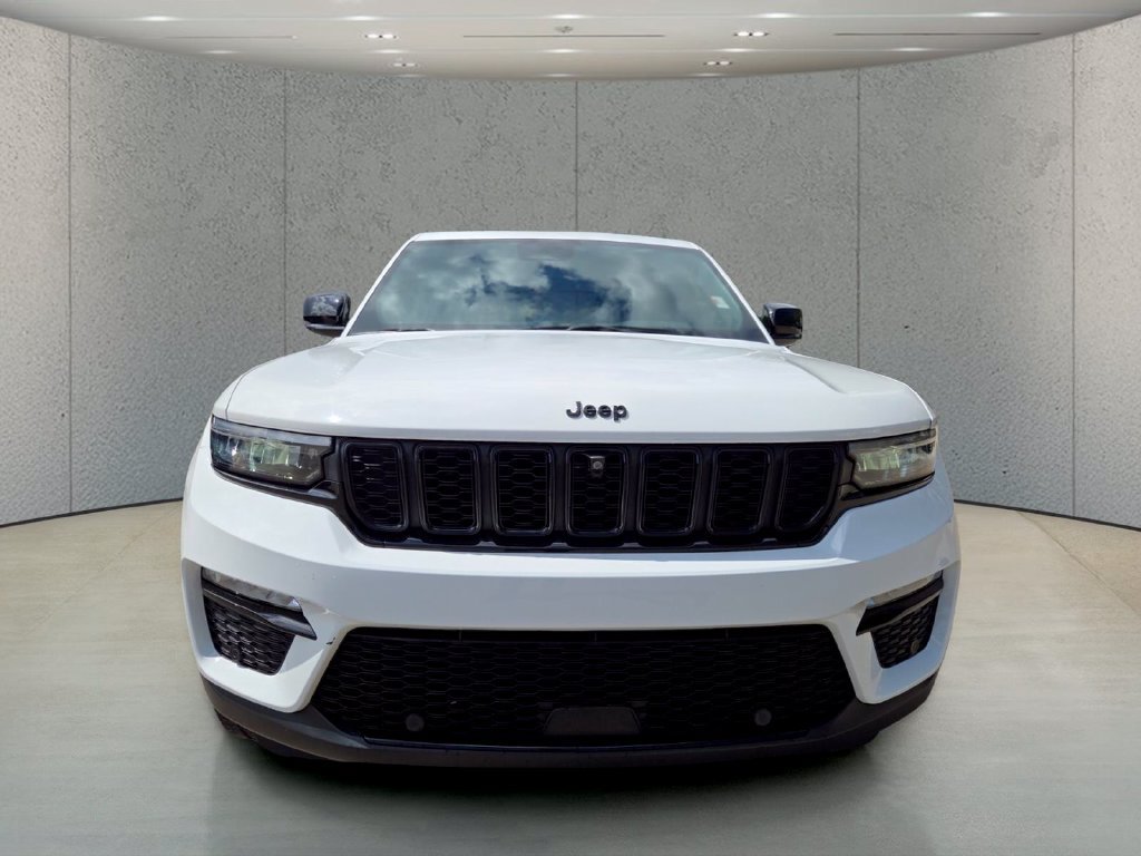 Used 2025 Jeep Grand Cherokee Limited w/ Luxury Tech Group II AWD/4WD image 13