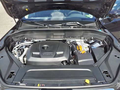 Certified 2025 Volvo XC90 T8 Core w/ Climate Package image 12