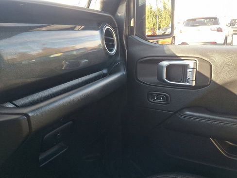 Used 2021 Jeep Wrangler Unlimited Sahara image 31