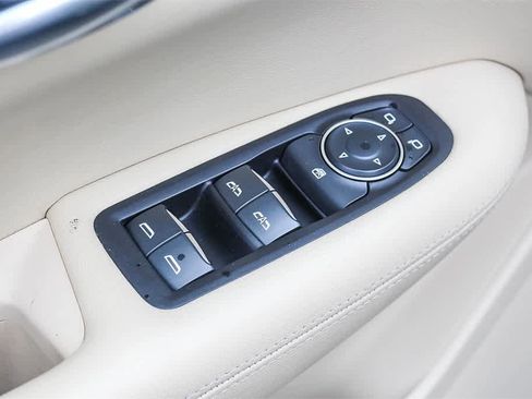 Used 2019 Cadillac XT5 AWD image 29