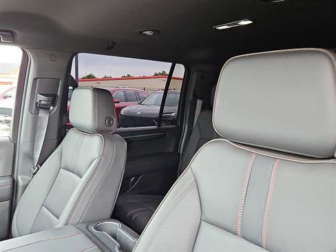 Used 2025 Chevrolet Suburban RST AWD/4WD image 11
