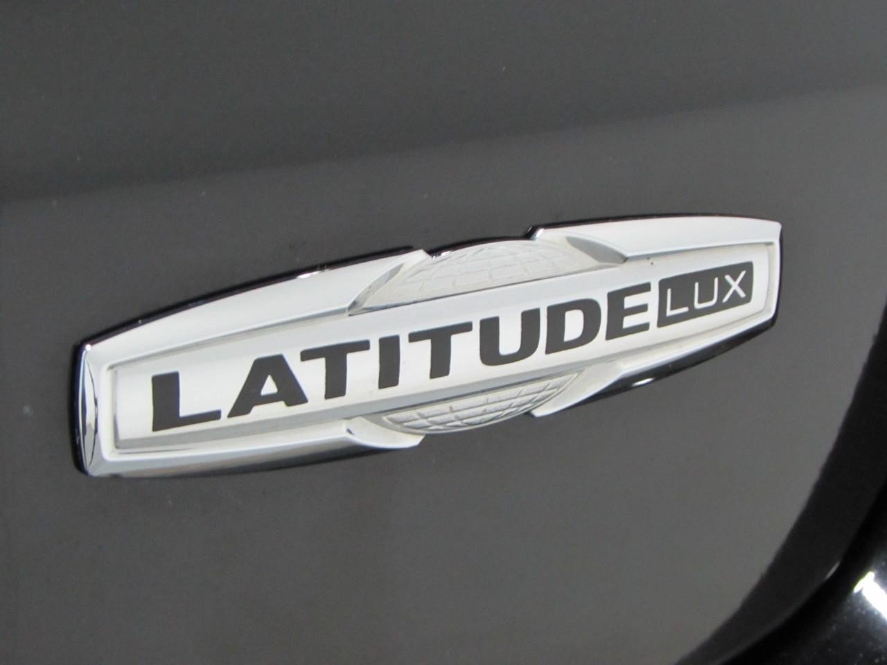 Used 2022 Jeep Compass Latitude AWD/4WD image 35