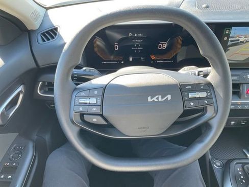 New 2025 Kia K4 LXS image 31