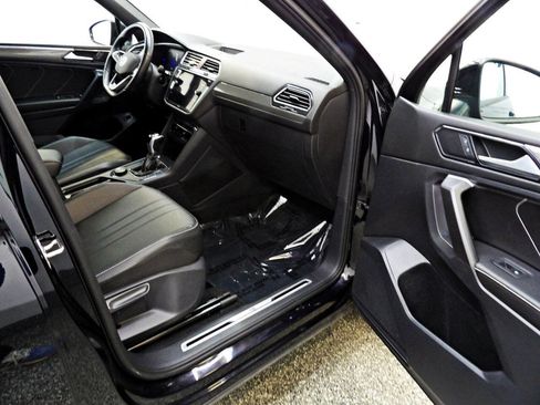 Used 2022 Volkswagen Tiguan SE R-Line image 13