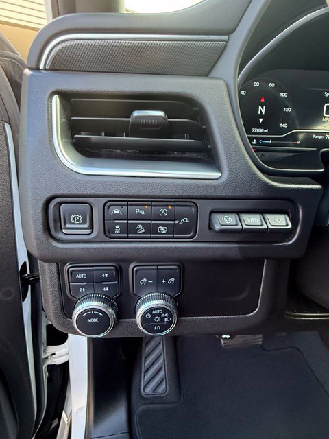 Used 2022 GMC Yukon AT4 w/ Technology Package AWD/4WD image 17