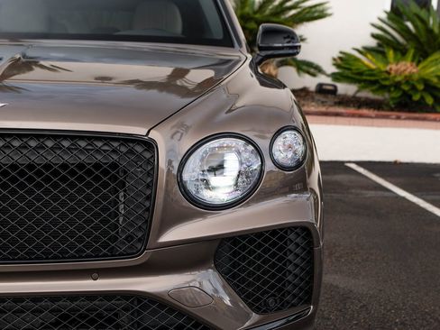 Used 2022 Bentley Bentayga image 15