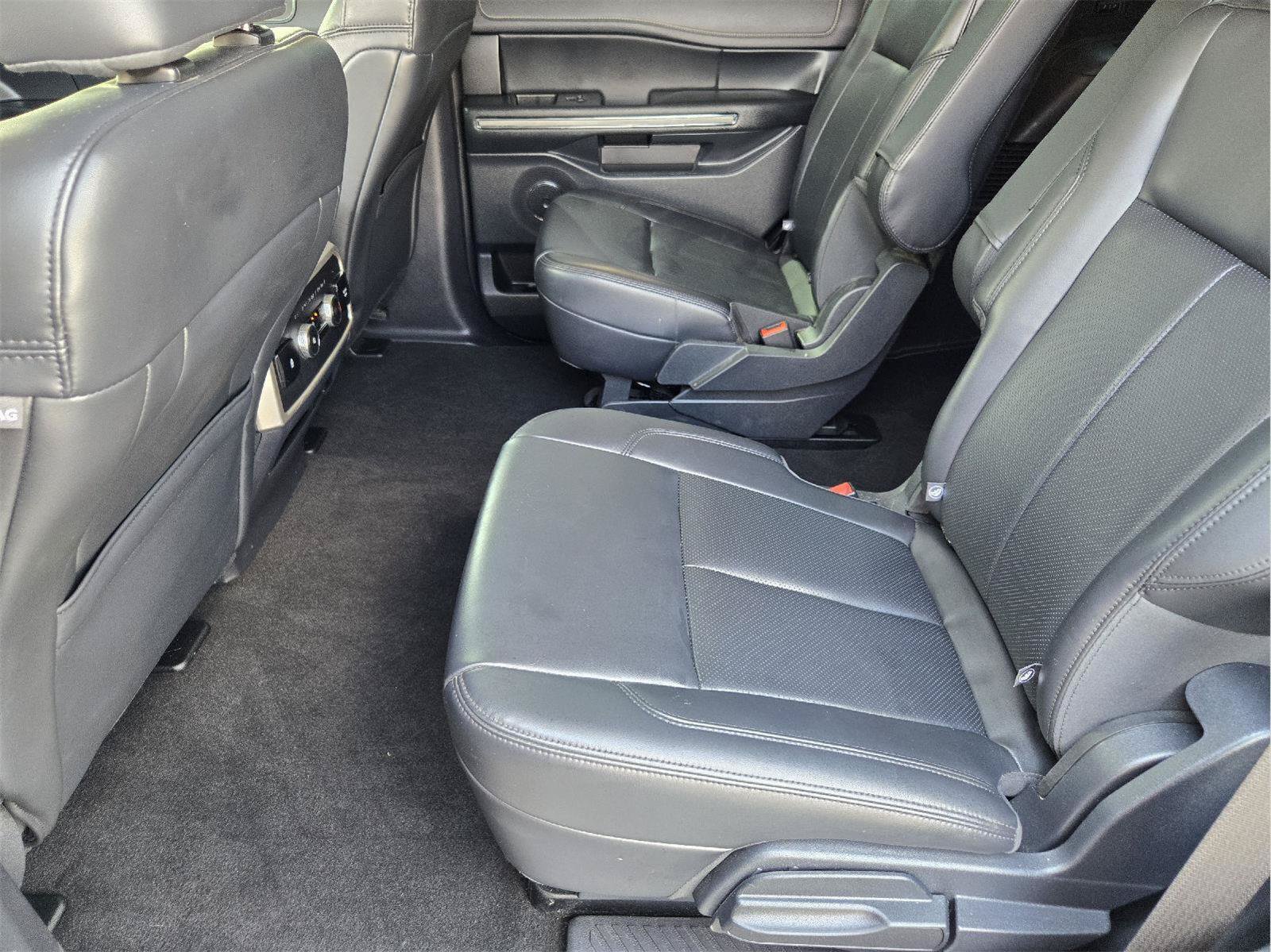 Used 2024 Ford Expedition XLT RWD image 29