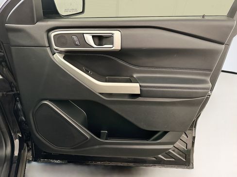 Used 2020 Ford Explorer XLT w/ Equipment Group 202A image 35
