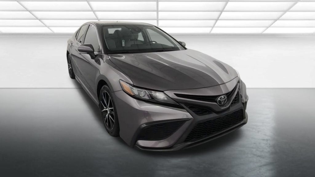 Used 2024 Toyota Camry SE FWD image 2
