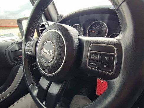 Used 2014 Jeep Wrangler Unlimited Sahara w/ Max Tow Package AWD/4WD image 24