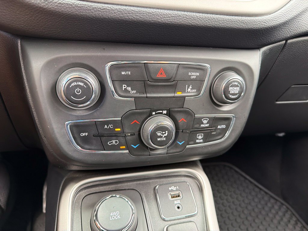 Used 2020 Jeep Compass Latitude AWD/4WD image 12
