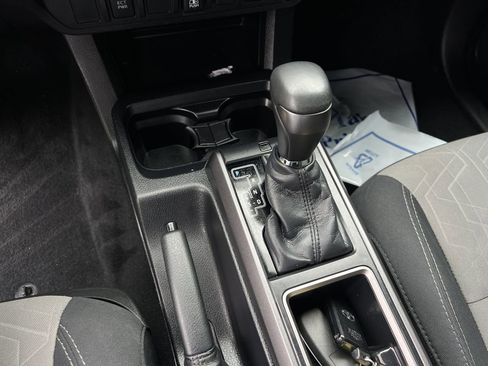 Used 2021 Toyota Tacoma TRD Off-Road AWD/4WD image 19