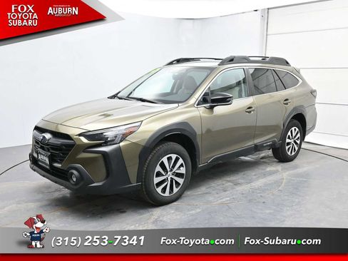 Used 2023 Subaru Outback Premium image 2