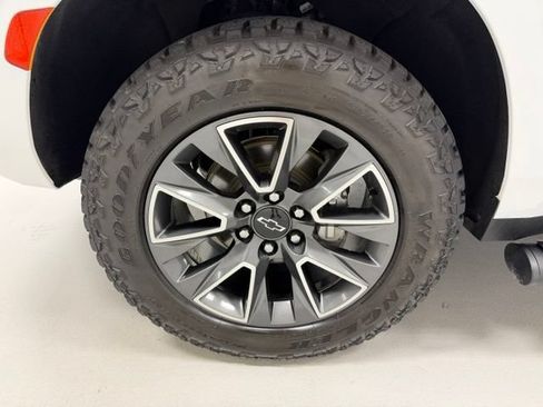 Certified 2023 Chevrolet Suburban Z71 w/ Luxury Package AWD/4WD image 18
