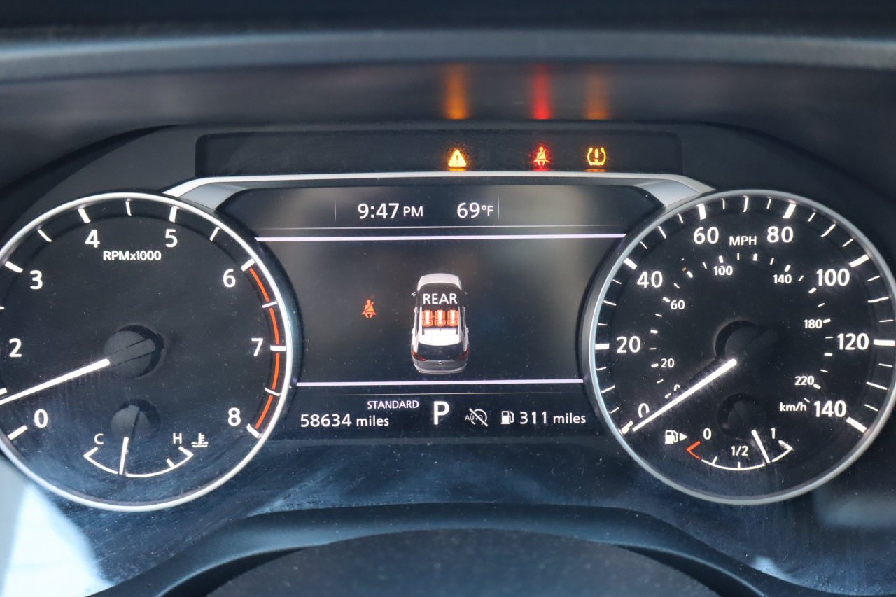 Used 2024 Nissan Rogue SV FWD image 9