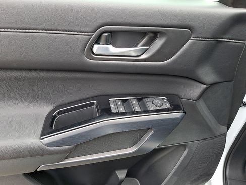 New 2026 Nissan Pathfinder SL w/ SL Premium Package AWD/4WD image 9