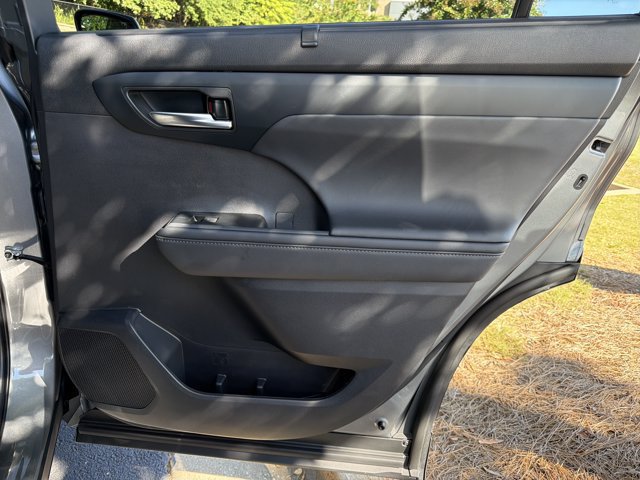 Used 2026 Toyota Highlander XLE AWD/4WD image 17