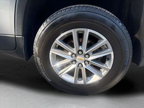 Used 2023 Chevrolet Traverse LT AWD/4WD image 8