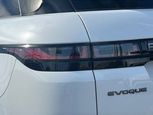 Used 2023 Land Rover Range Rover Evoque R-Dynamic SE image 18