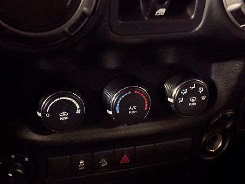 Used 2018 Jeep Wrangler Unlimited Sport S image 18