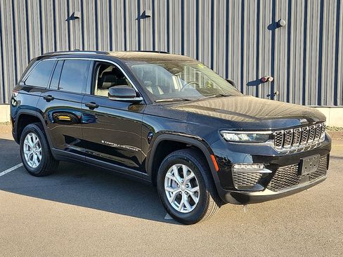 Used 2023 Jeep Grand Cherokee Limited AWD/4WD image 3
