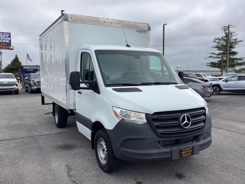 Used 2024 Mercedes-Benz Sprinter 3500 image 2