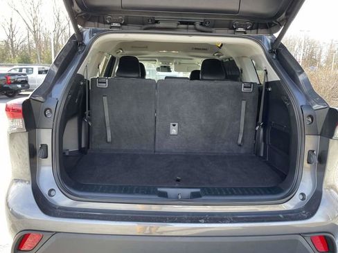 Used 2024 Toyota Highlander XLE image 13