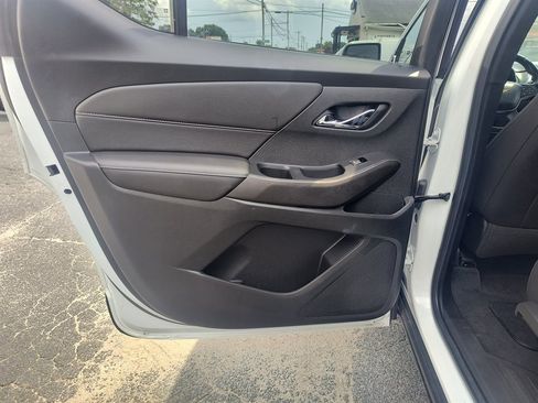 Used 2022 Chevrolet Traverse LT w/ LPO, Cargo Package FWD image 33