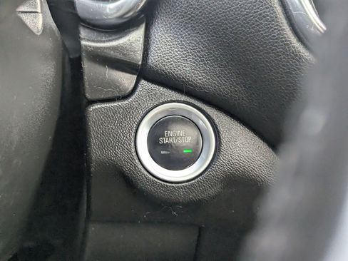 Used 2020 Chevrolet Equinox LT image 31