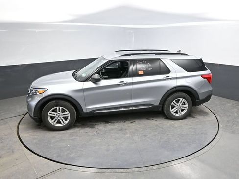 Used 2024 Ford Explorer XLT w/ Equipment Group 202A AWD/4WD image 40