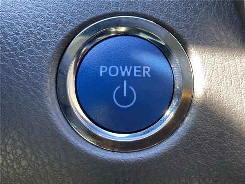 Used 2022 Toyota Camry SE image 19