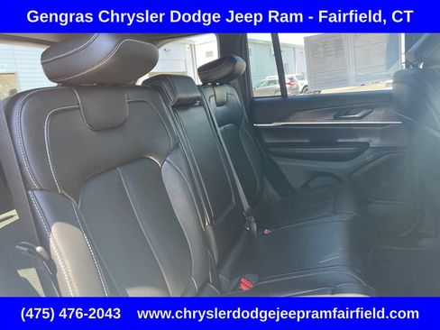 Used 2024 Jeep Grand Cherokee Limited w/ Black Appearance Package AWD/4WD image 21