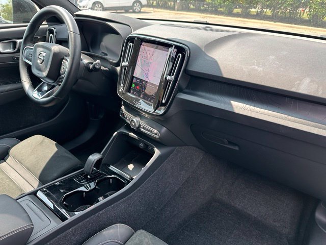 Used 2023 Volvo XC40 Recharge Ultimate w/ Protection Package Premier AWD/4WD image 9